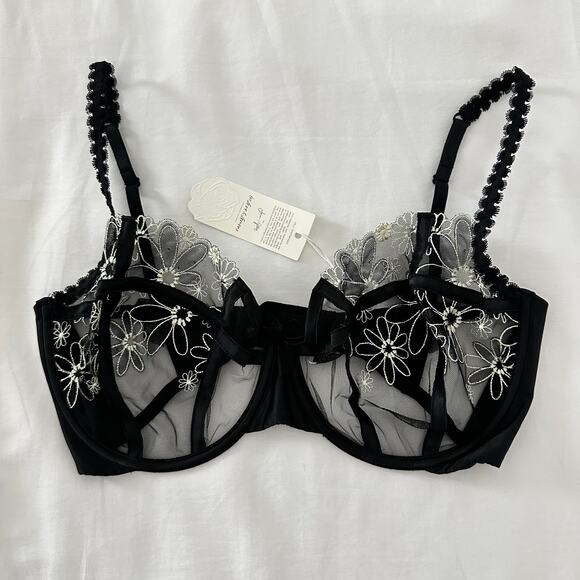 For Love And Lemons Other - NWT For Love & Lemons Heart Wreath Floral Embroidered Bra in Black Size 38DD
